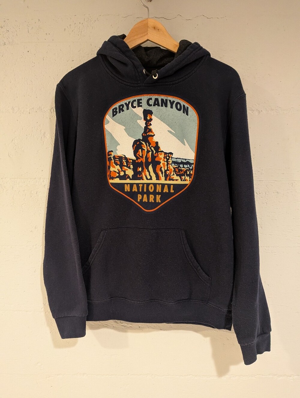 Bryce Canyon National Park Hoodie Mens M Navy Lone Rock Hoodoo Graphic Souvenir